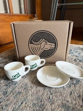 Caffe’ Paulina Espresso Cups and Saucers 4 Piece Set New In Box Nice